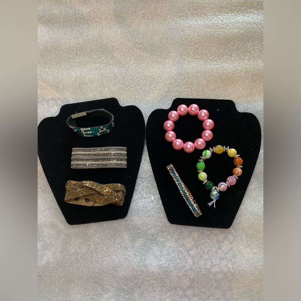 Elegant Women's Accessory Set - Pink, Green, Gold, Silver bracelets